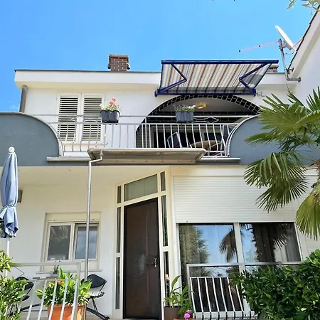 Haus Vantea Apartment